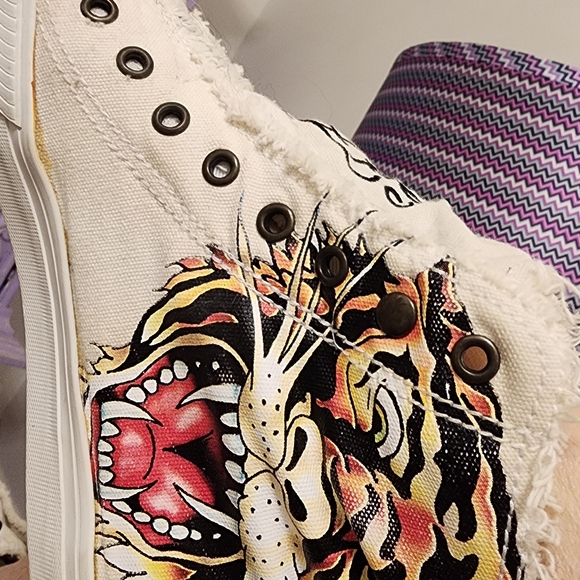 ED HARDY Y2K White High-Top Sneakers!!!! LIKE NEW! - Picture 2 of 10